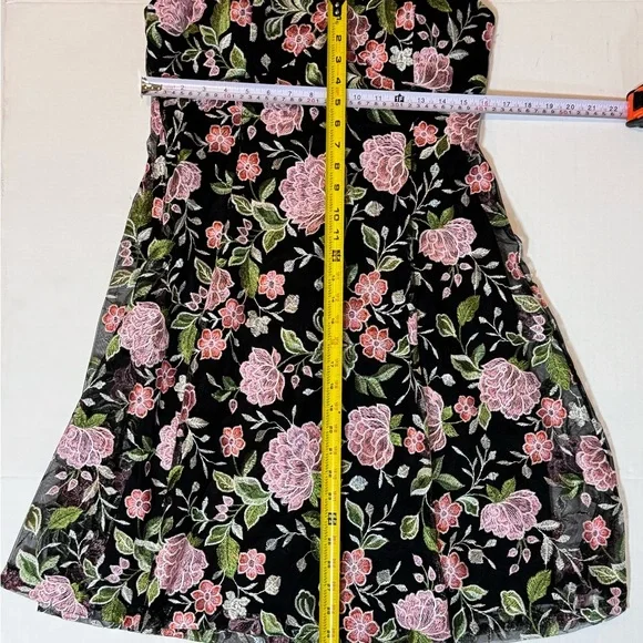 GUESS Black Embroidered Floral Fit & Flare Cocktail Party Dress Size 14 - Picture 11 of 11